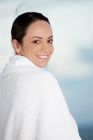 simsearch:625-00899117,k - Porträt einer jungen Frau, die in ein Handtuch eingewickelt Stockbilder - Premium RF Lizenzfrei, Bildnummer: 625-00902469