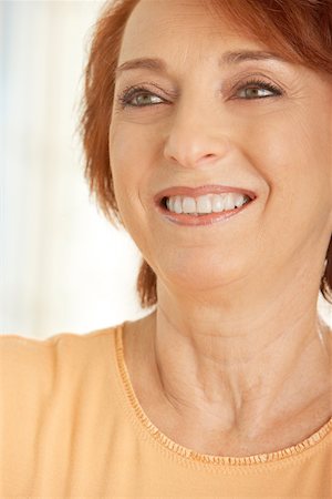 simsearch:625-00902269,k - Close-up of a senior woman smiling Foto de stock - Sin royalties Premium, Código: 625-00902625