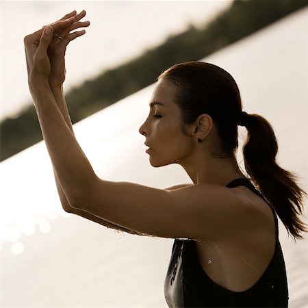 simsearch:625-01038706,k - Side profile of a young woman with her eyes closed Foto de stock - Royalty Free Premium, Número: 625-00902732