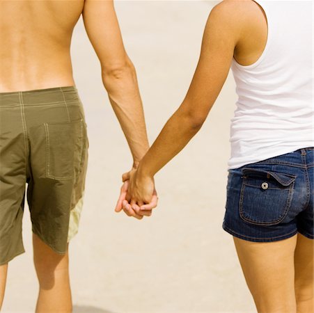 simsearch:625-00899613,k - Mid section view of a young man and a teenage girl holding hands on the beach Foto de stock - Royalty Free Premium, Número: 625-00902949