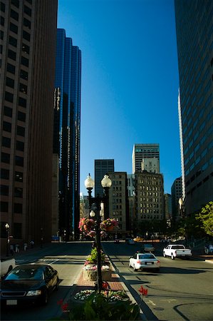 simsearch:625-00903515,k - Gratte-ciel sur les deux côtés de la route, Boston, Massachusetts, USA Photographie de stock - Premium Libres de Droits, Code: 625-00903293