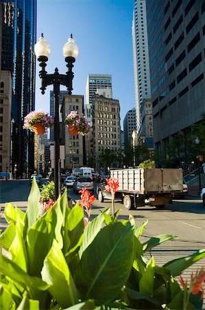 simsearch:625-00903515,k - Gratte-ciel sur les deux côtés de la route, Boston, Massachusetts, USA Photographie de stock - Premium Libres de Droits, Code: 625-00903324