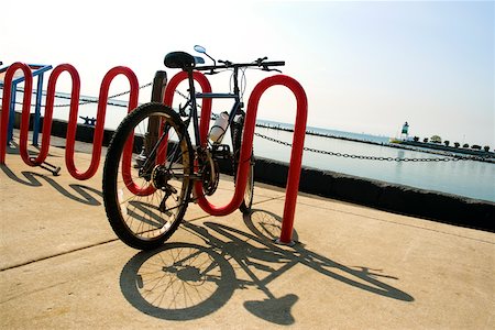 Bicycle parked at a bicycle rack, Lake Michigan, Chicago, Illinois, USA Foto de stock - Sin royalties Premium, Código: 625-00903346