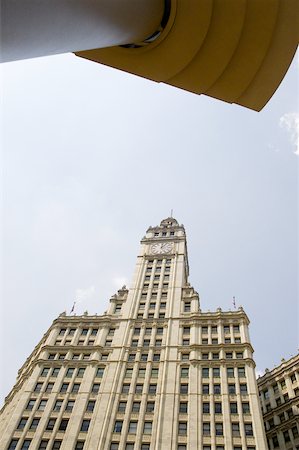 Vue faible angle d'un bâtiment, le Wrigley Building, Chicago, Illinois, Etats-Unis Photographie de stock - Premium Libres de Droits, Code: 625-00903389