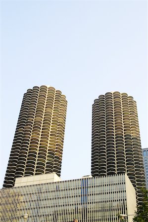 simsearch:625-00903393,k - Faible angle vue des bâtiments, Chicago, Illinois, USA Photographie de stock - Premium Libres de Droits, Code: 625-00903394
