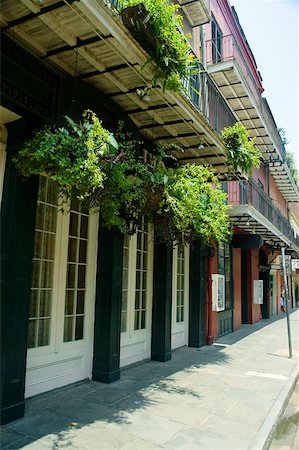 Paniers suspendus sur un bâtiment, la Nouvelle-Orléans, Louisiane, Etats-Unis Photographie de stock - Premium Libres de Droits, Code: 625-00903517