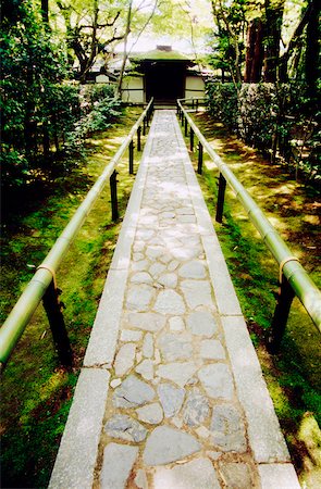 simsearch:625-00903689,k - High angle view of a walkway, Koto Temple, Kyoto, Japan Foto de stock - Sin royalties Premium, Código: 625-00903707