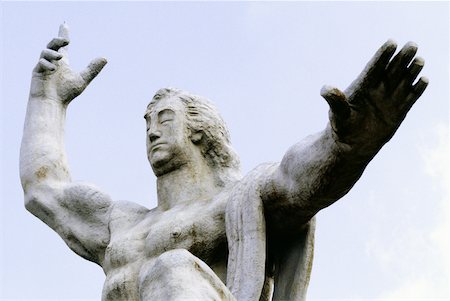 Low Angle View of eine Statue, Peace Memorial Statue, Nagasaki, Japan Stockbilder - Premium RF Lizenzfrei, Bildnummer: 625-00903766