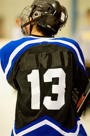 Vue arrière d'un joueur de hockey sur glace dans un uniforme Photographie de stock - Premium Libres de Droits, Code: 625-01038010