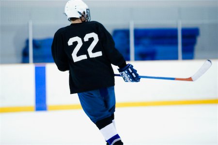 simsearch:625-01038051,k - Rear view of an ice hockey player playing ice hockey Stock Photo - Premium Royalty-Free, Code: 625-01038012