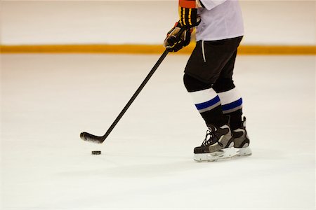 simsearch:625-01038051,k - Side profile of an ice hockey player playing ice hockey Stock Photo - Premium Royalty-Free, Code: 625-01038085