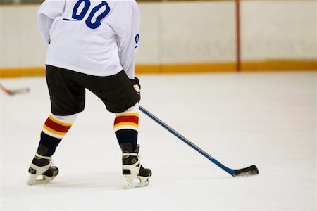 simsearch:625-01038051,k - Rear view of an ice hockey player playing ice hockey Stock Photo - Premium Royalty-Free, Code: 625-01038082