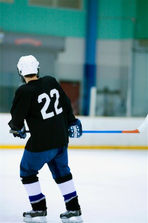 simsearch:625-01038051,k - Rear view of an ice hockey player playing ice hockey Stock Photo - Premium Royalty-Free, Code: 625-01038209