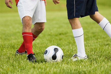 Vue en coupe bas de deux joueurs de football, le soccer Photographie de stock - Premium Libres de Droits, Code: 625-01038342