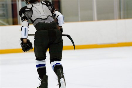simsearch:625-01038051,k - Rear view of an ice hockey player playing ice hockey Stock Photo - Premium Royalty-Free, Code: 625-01038407