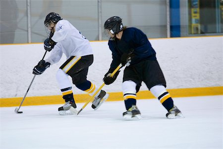 Two ice hockey players playing ice hockey Stock Photo - Premium Royalty-Free, Code: 625-01038413
