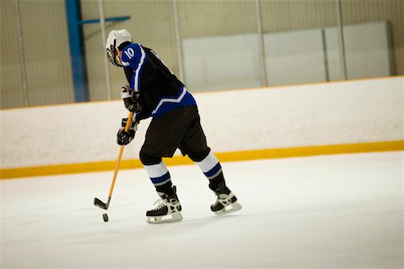 simsearch:625-01038051,k - Side profile of an ice hockey player playing ice hockey Stock Photo - Premium Royalty-Free, Code: 625-01038420