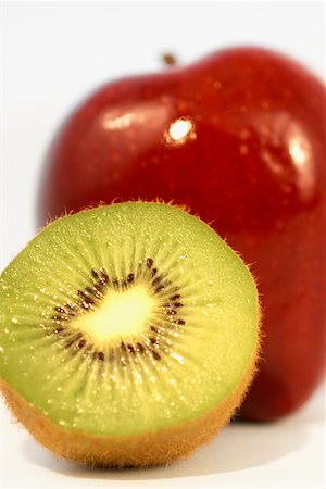 Close-up of half a kiwi and an apple Stock Photo - Premium Royalty-Free, Code: 625-01038570