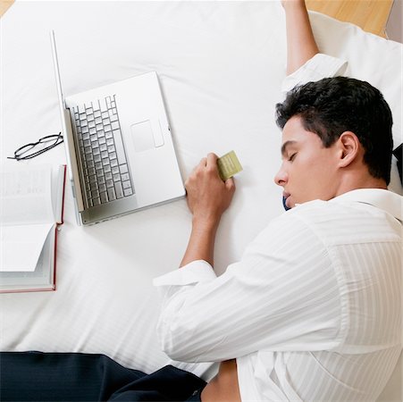 simsearch:640-01357111,k - High angle view of a businessman sleeping on the bed Foto de stock - Sin royalties Premium, Código: 625-01038954