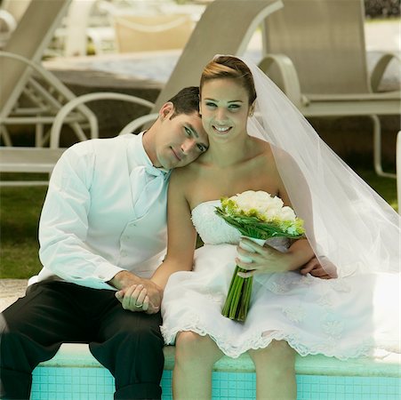 simsearch:625-01263048,k - Porträt von einem frisch verheirateten Paar sitzt am Pool Stockbilder - Premium RF Lizenzfrei, Bildnummer: 625-01039007