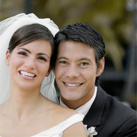simsearch:673-02138947,k - Porträt von einem frisch verheirateten Paar Lächeln Stockbilder - Premium RF Lizenzfrei, Bildnummer: 625-01039029