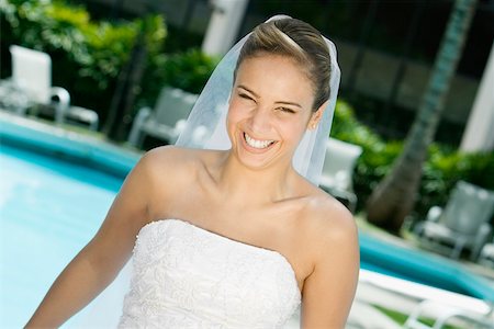simsearch:673-02138947,k - Porträt einer Braut lächelnd Stockbilder - Premium RF Lizenzfrei, Bildnummer: 625-01039051