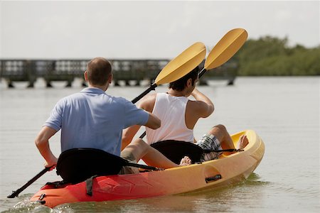 simsearch:625-01095812,k - Vue arrière de deux jeunes hommes kayak Photographie de stock - Premium Libres de Droits, Code: 625-01039269