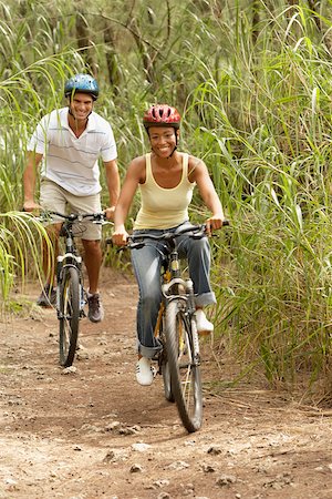 simsearch:625-00802074,k - Portrait of a mid adult man and a young woman riding bicycles Foto de stock - Sin royalties Premium, Código: 625-01039414