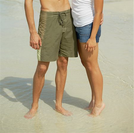 simsearch:625-00899613,k - Young man and a teenage girl standing on the beach Foto de stock - Royalty Free Premium, Número: 625-01039589