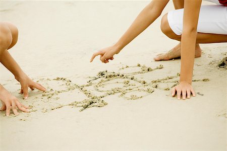 simsearch:625-00902214,k - Two girls drawing in sand Stock Photo - Premium Royalty-Free, Code: 625-01039612