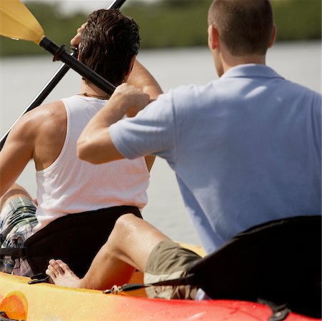 simsearch:625-01095812,k - Vue arrière de deux jeunes hommes kayak Photographie de stock - Premium Libres de Droits, Code: 625-01039722