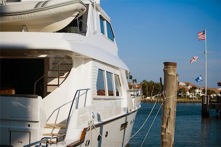 simsearch:625-01098257,k - Close-up of a ferry boat at the dock Foto de stock - Sin royalties Premium, Código: 625-01039890