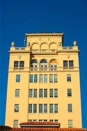 Low angle view of a building, Miami, Florida, USA Stock Photo - Premium Royalty-Free, Code: 625-01039959
