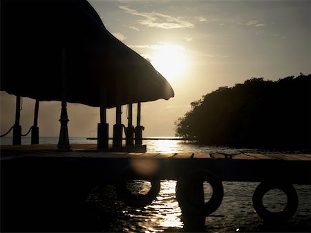 simsearch:625-01094319,k - Silhouette of a gazebo in the sea Stock Photo - Premium Royalty-Free, Code: 625-01040116