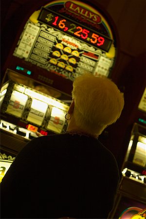 simsearch:625-01040234,k - Rückansicht einer Frau stand vor Spielautomat, Las Vegas, Nevada, USA Stockbilder - Premium RF Lizenzfrei, Bildnummer: 625-01040198