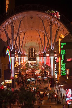 fremont street - High angle view of people at a market, Las Vegas, Nevada, USA Foto de stock - Royalty Free Premium, Número: 625-01040267