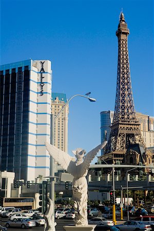 simsearch:625-00801642,k - Low angle view of a replica of the Eiffel Tower, Las Vegas, Nevada, USA Foto de stock - Sin royalties Premium, Código: 625-01040281