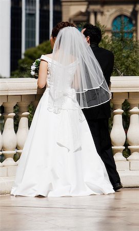 Rear view of a newlywed couple standing near a balustrade, Las Vegas, Nevada, USA Foto de stock - Sin royalties Premium, Código: 625-01040292