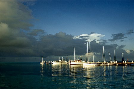 Scenic view of boats anchored to a marina at sunset, Grand Bahamas Bahamas Foto de stock - Sin royalties Premium, Código: 625-01040358