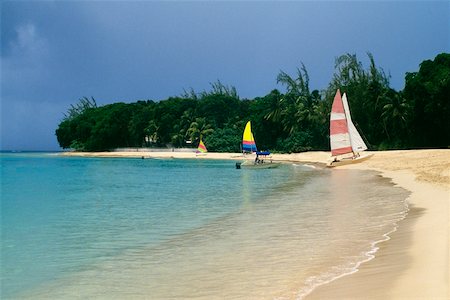 simsearch:625-01041156,k - Sail boats are seen at a seashore near Sandy Lane Hotel Beach, Barbados, Caribbean Foto de stock - Sin royalties Premium, Código: 625-01040418