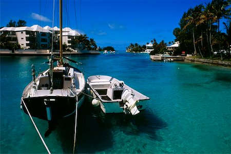 simsearch:625-01040916,k - High angle view of boats with buildings in the background, Bermuda Stock Photo - Premium Royalty-Free, Code: 625-01040457