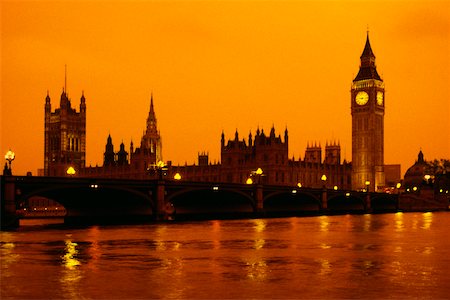 european clock tower on bridge - Vue de côté de la rivière Thames et de Parlement au coucher du soleil, Londres, Angleterre Photographie de stock - Premium Libres de Droits, Code: 625-01040544