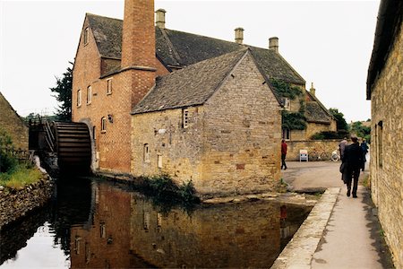 simsearch:625-01040593,k - Vue latérale d'un vieux moulin, Bourton on the water, Angleterre Photographie de stock - Premium Libres de Droits, Code: 625-01040571