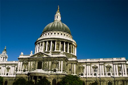 simsearch:625-01041087,k - Low Angle View of St. Paul's Cathedral in London, England Stockbilder - Premium RF Lizenzfrei, Bildnummer: 625-01040608