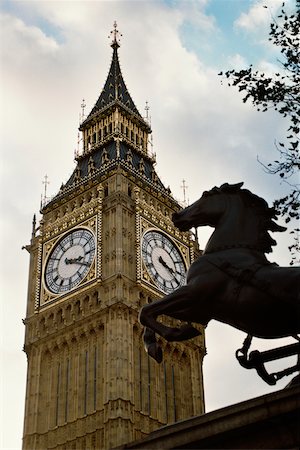 simsearch:625-01040611,k - Vue d'angle faible de Big Ben, Londres, Angleterre Photographie de stock - Premium Libres de Droits, Code: 625-01040602