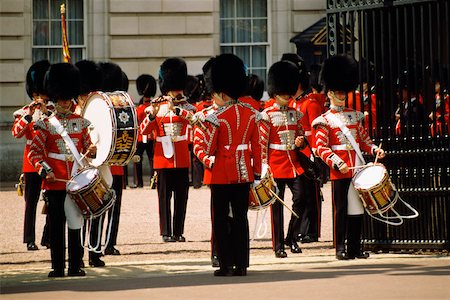 Guards outside Buckingham Palace, London, England Foto de stock - Sin royalties Premium, Código: 625-01040615