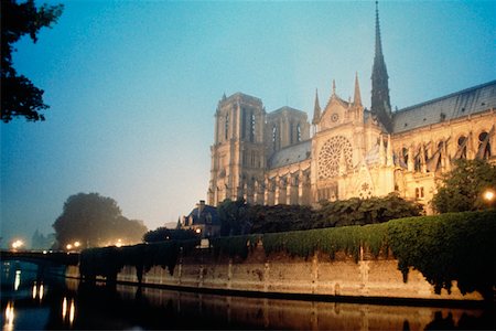 simsearch:625-01041087,k - Seitenansicht einer Kathedrale Notredame in der Nähe eines Flusses, Paris, Frankreich Stockbilder - Premium RF Lizenzfrei, Bildnummer: 625-01040629