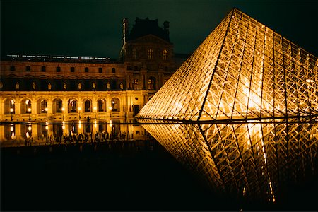 paris streetlight - Musée de Louvre illuminée la nuit, Paris, France Photographie de stock - Premium Libres de Droits, Code: 625-01040630