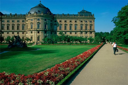 Garten vor einem Gebäude, Würzburg, Germany Stockbilder - Premium RF Lizenzfrei, Bildnummer: 625-01040745