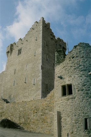 Low angle view of a castle, Ross Castle, Killarney, County Galway, Republic of Ireland Foto de stock - Sin royalties Premium, Código: 625-01040770